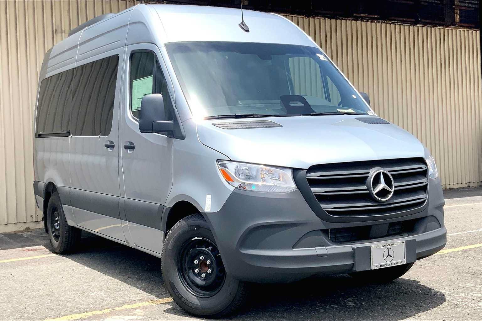 Used 2025 Mercedes-Benz Sprinter 2500 image 3