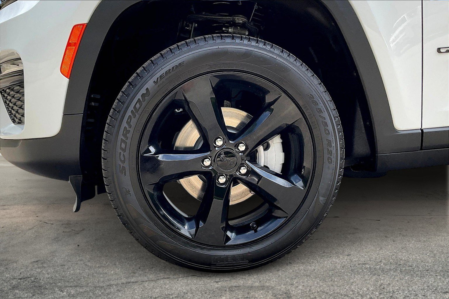 New 2025 Jeep Grand Cherokee Limited w/ Black Appearance Package image 12