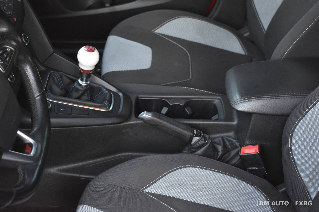 Used 2017 Ford Focus ST FWD image 29