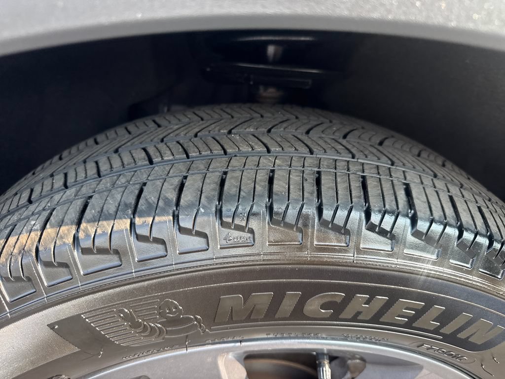 Used 2023 Ford Explorer XLT w/ Equipment Group 202A AWD/4WD image 27