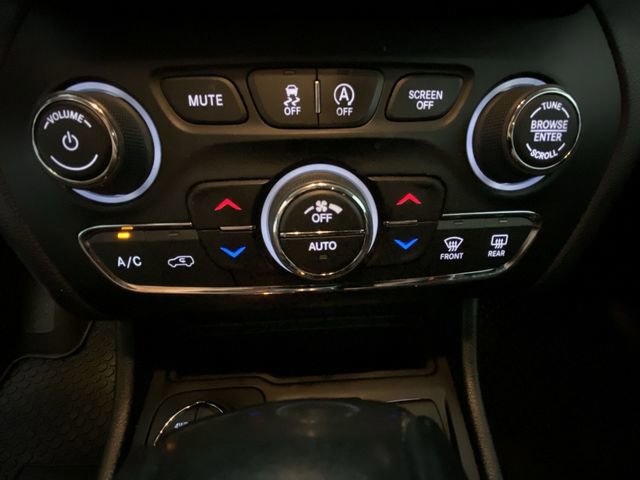 Used 2022 Jeep Cherokee Trailhawk AWD/4WD image 18