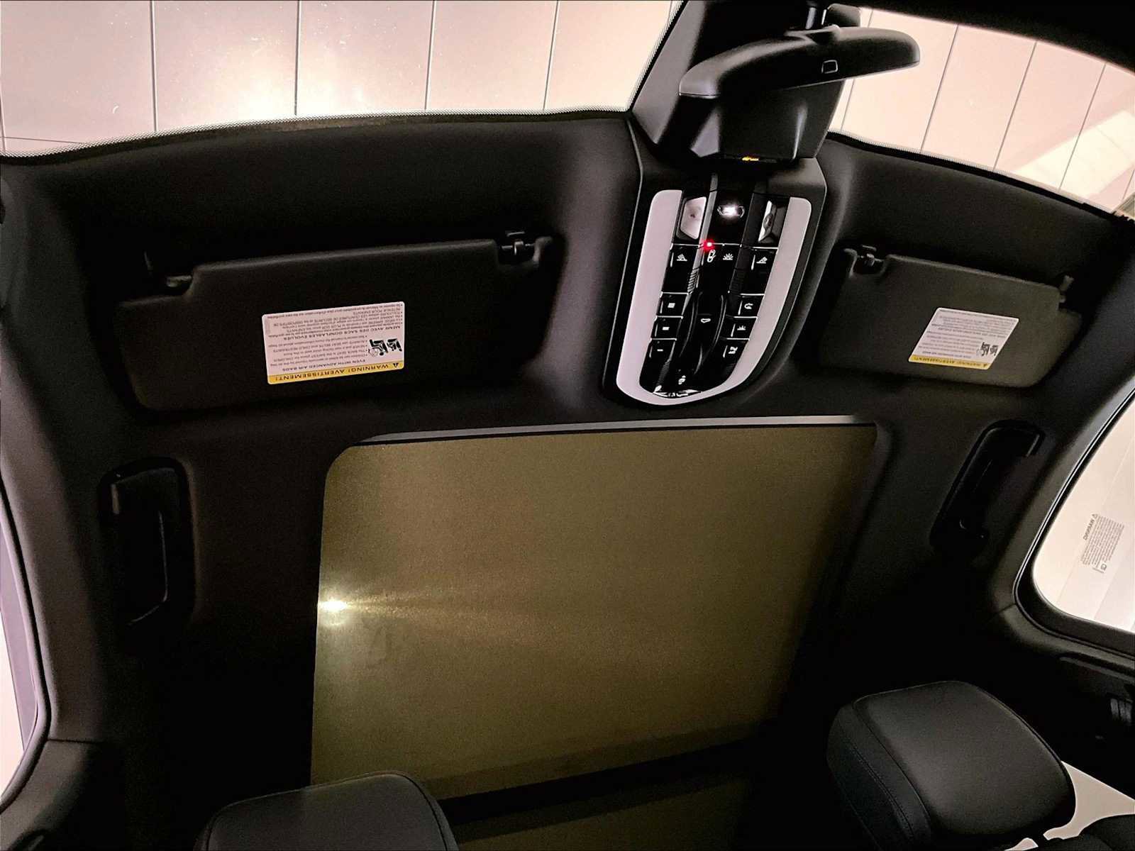 Used 2025 Porsche Macan image 25