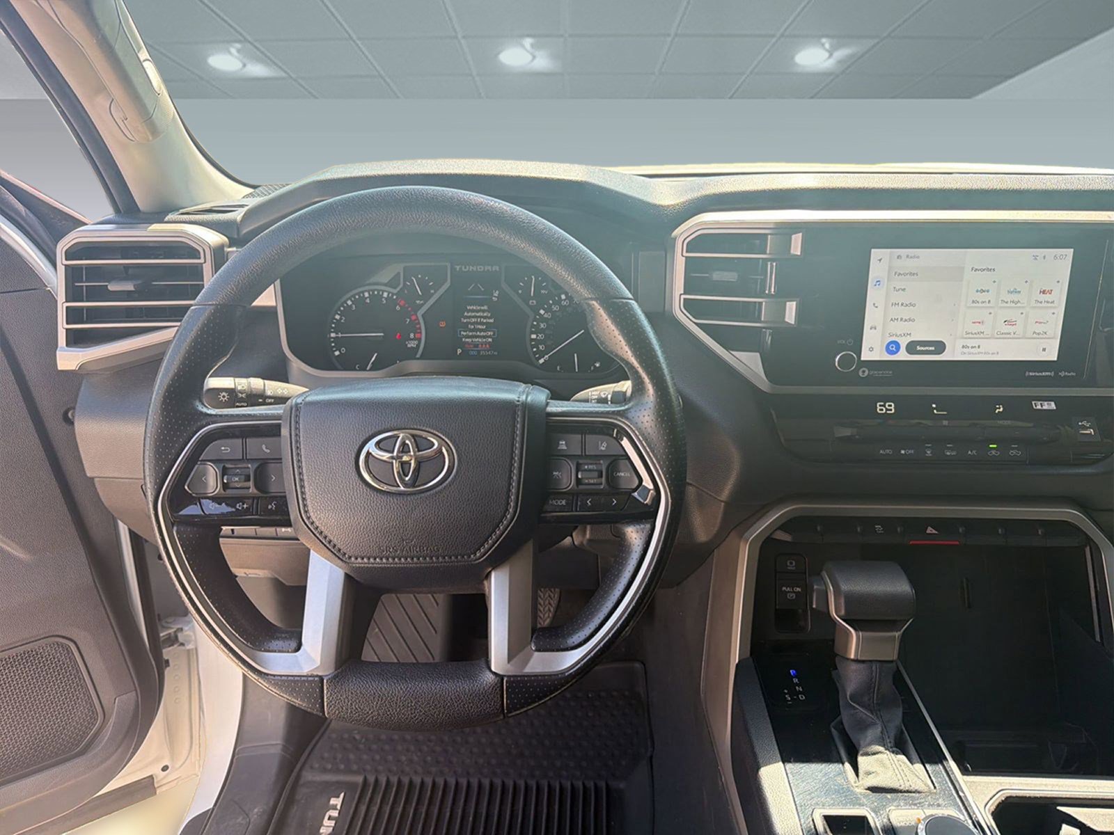 Used 2022 Toyota Tundra SR5 w/ SR5 Convenience Package AWD/4WD image 27