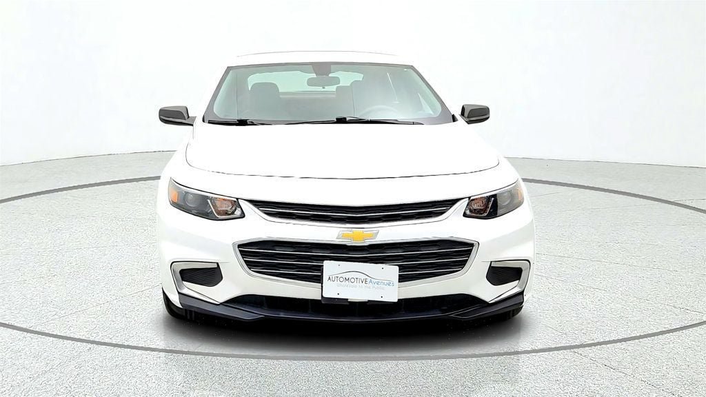 Used 2018 Chevrolet Malibu LS FWD image 2