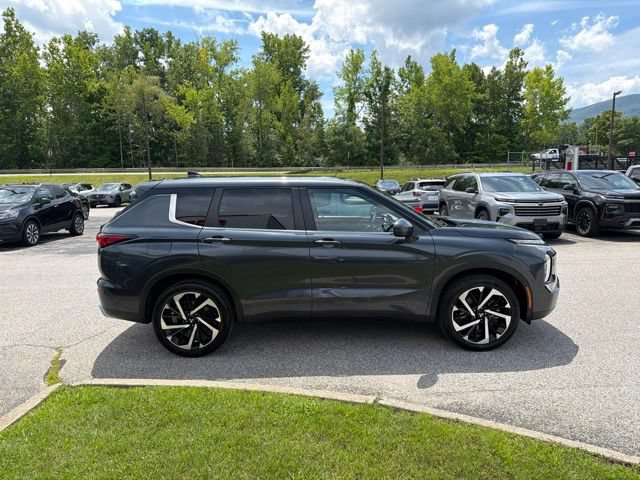 Used 2024 Mitsubishi Outlander SE Black Edition AWD/4WD image 4