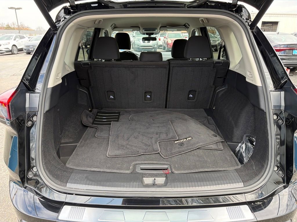 Used 2025 Nissan Rogue SV image 26