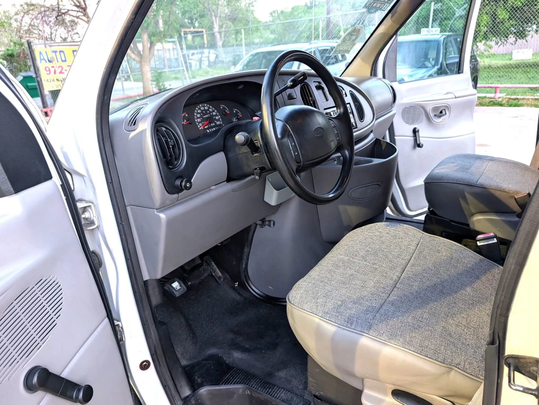 Used 1997 Ford E-250 and Econoline 250 Heavy-Duty image 8