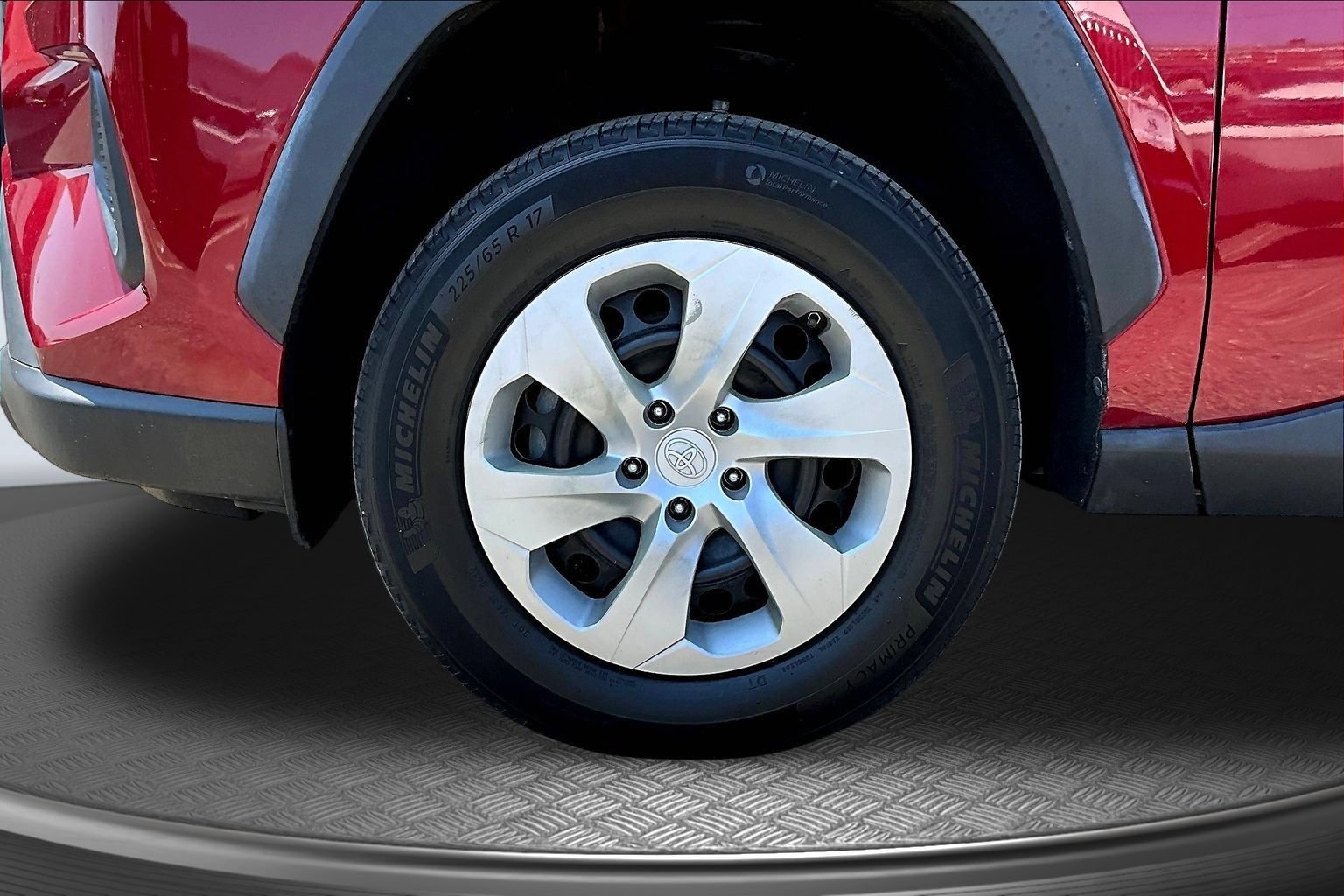 Used 2022 Toyota RAV4 LE FWD image 31