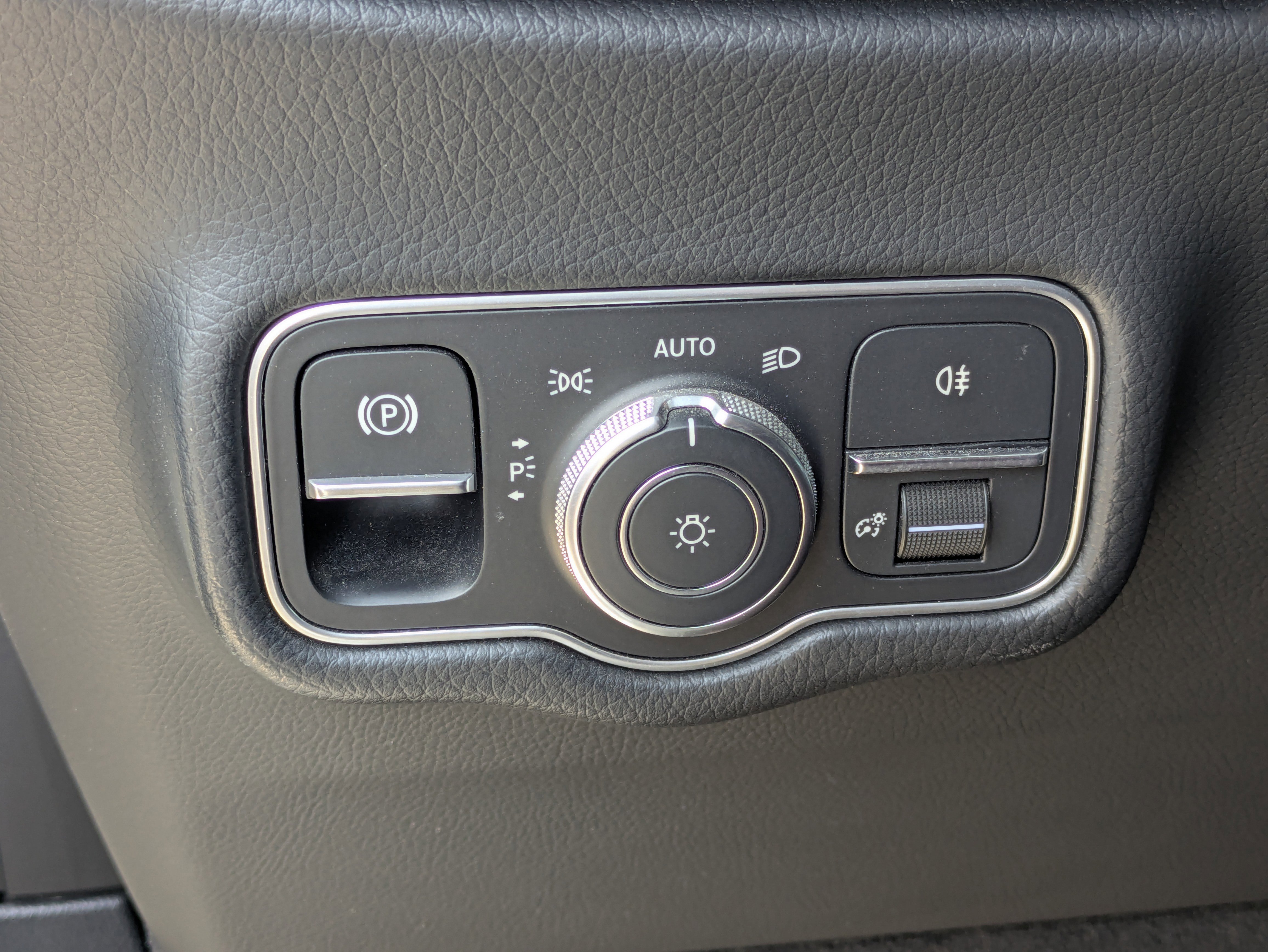 Certified 2025 Mercedes-Benz G 550 image 34