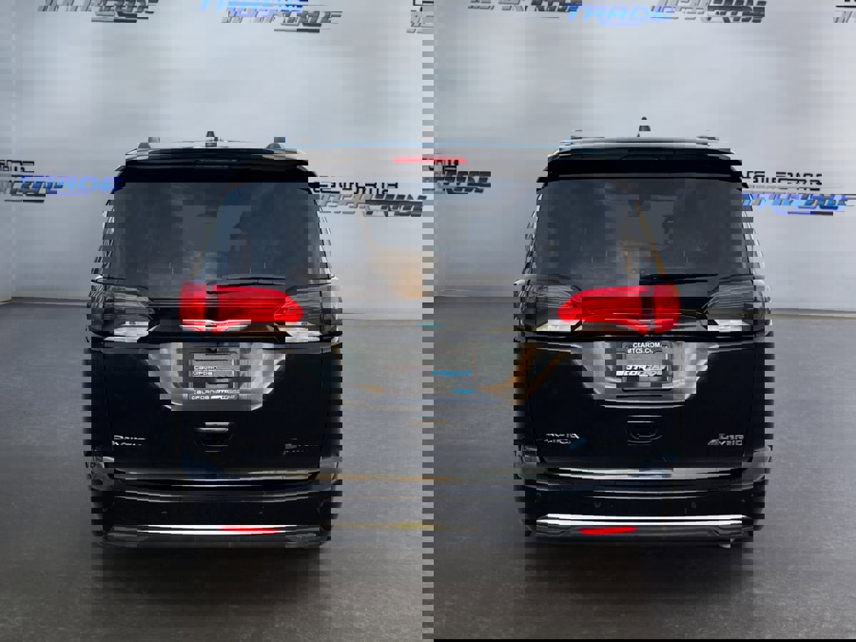 Used 2017 Chrysler Pacifica Platinum image 6