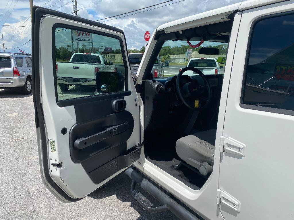 Used 2008 Jeep Wrangler Unlimited Rubicon w/ PWR Convenience Group AWD/4WD image 12