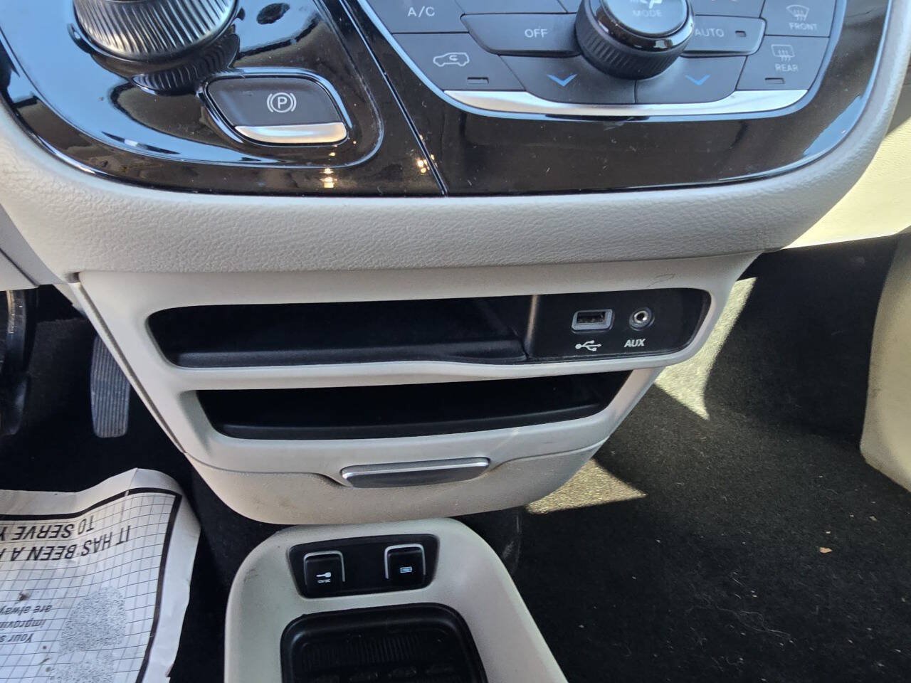 Used 2017 Chrysler Pacifica Touring-L w/ Tire & Wheel Group FWD image 18