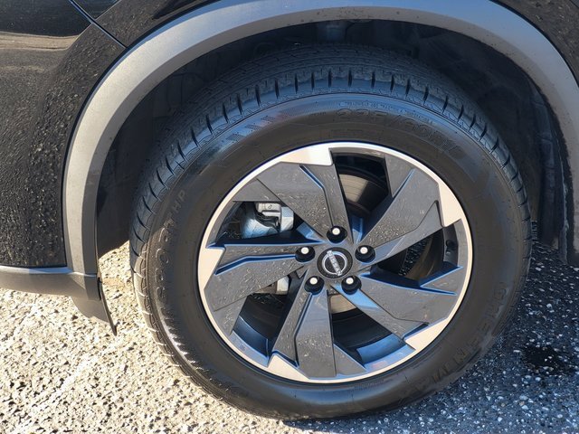 Used 2024 Nissan Rogue SV image 9