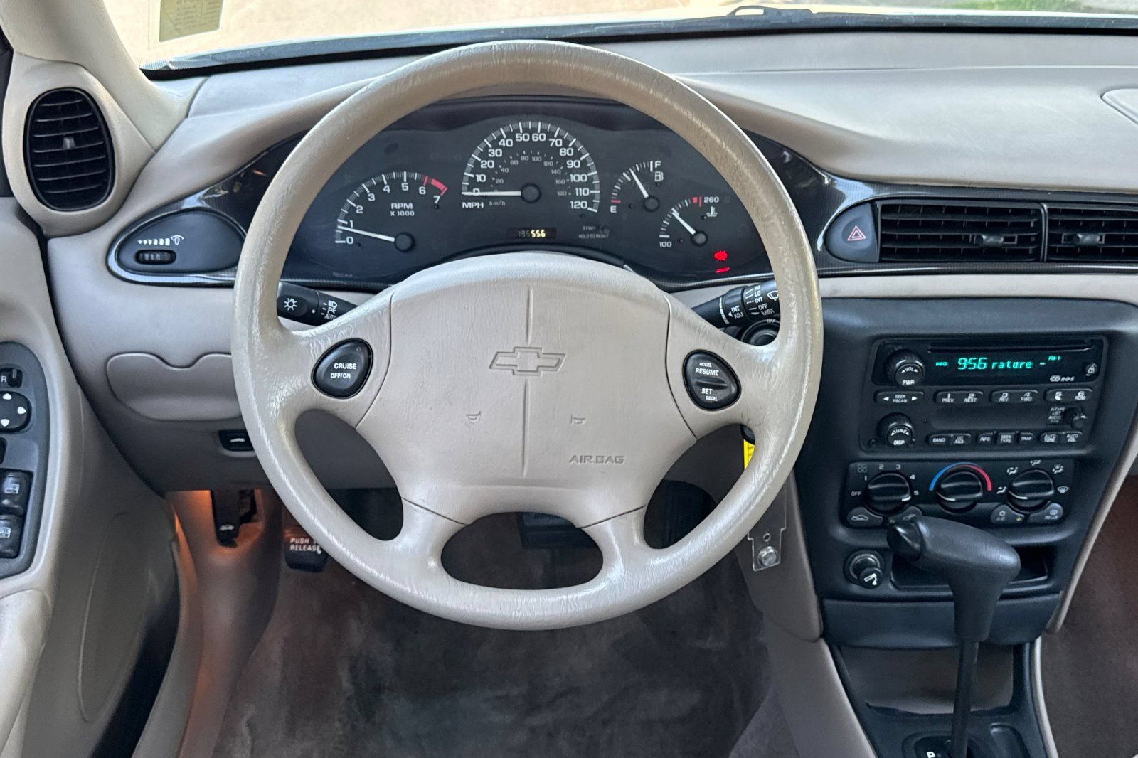 Used 2002 Chevrolet Malibu V6 w/ Preferred Equipment Group 1 FWD image 14