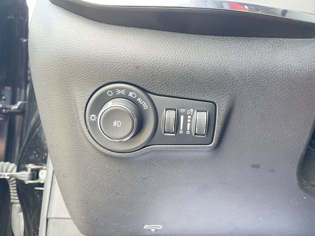 Used 2023 Jeep Compass Limited AWD/4WD image 17
