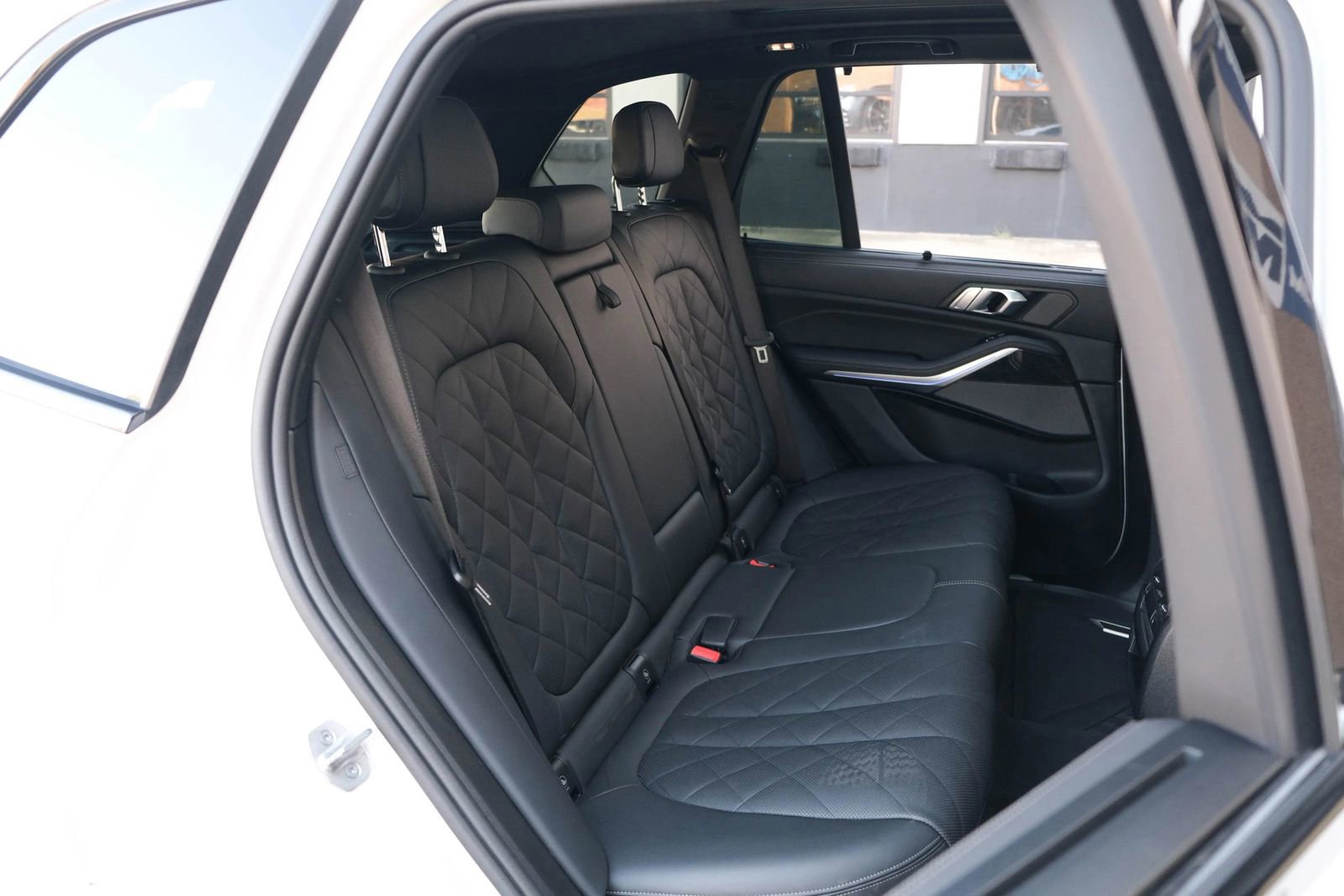 Used 2024 BMW X5 M60i w/ Executive Package image 30