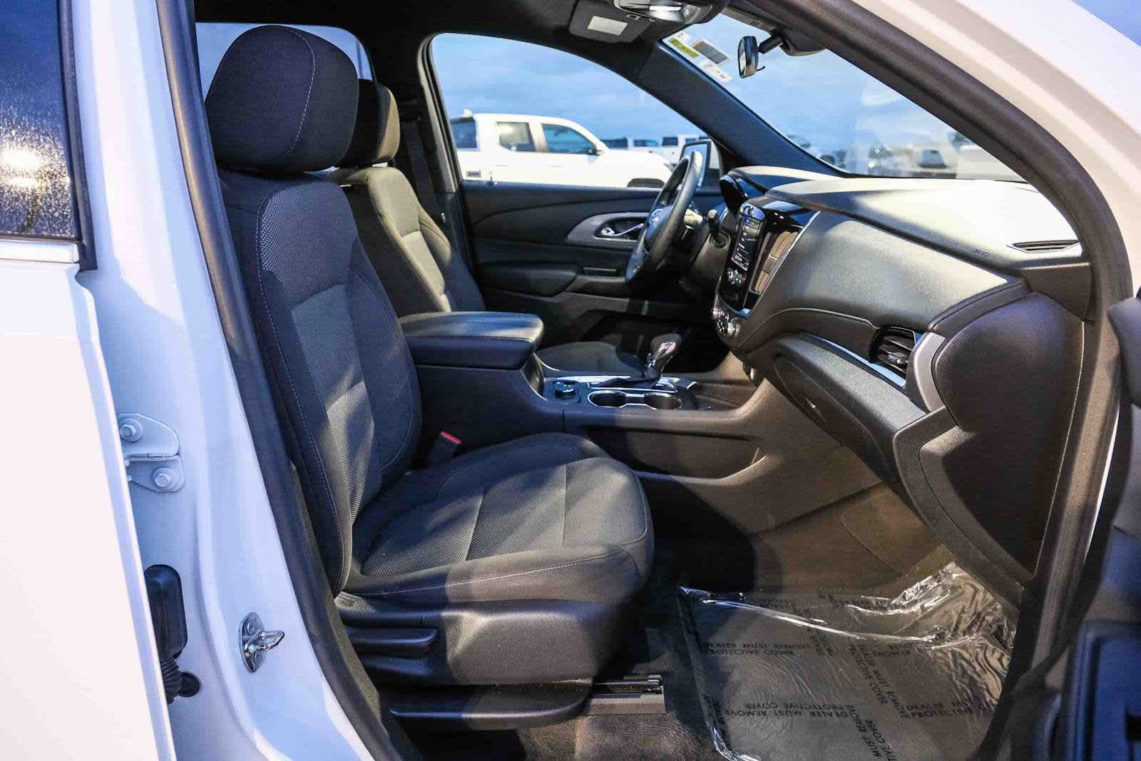 Used 2023 Chevrolet Traverse LT FWD image 18