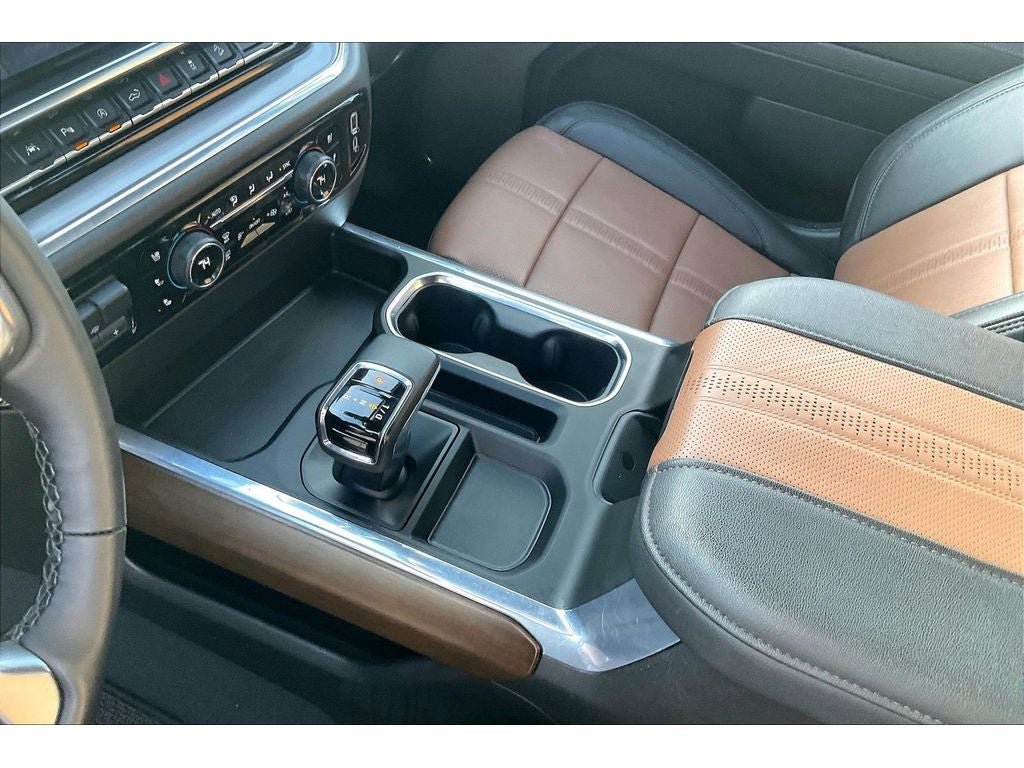 Used 2024 Chevrolet Silverado 1500 High Country w/ Technology Package AWD/4WD image 19