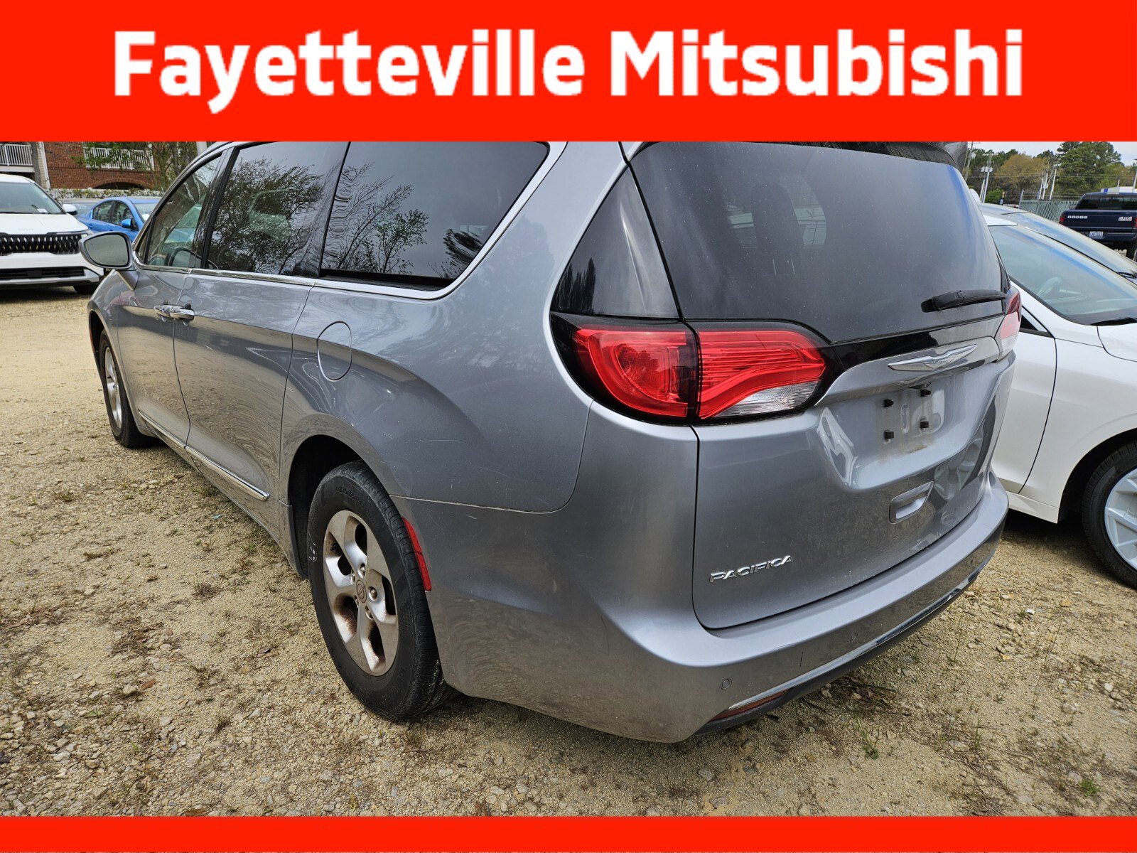 Used 2017 Chrysler Pacifica Touring-L Plus image 11