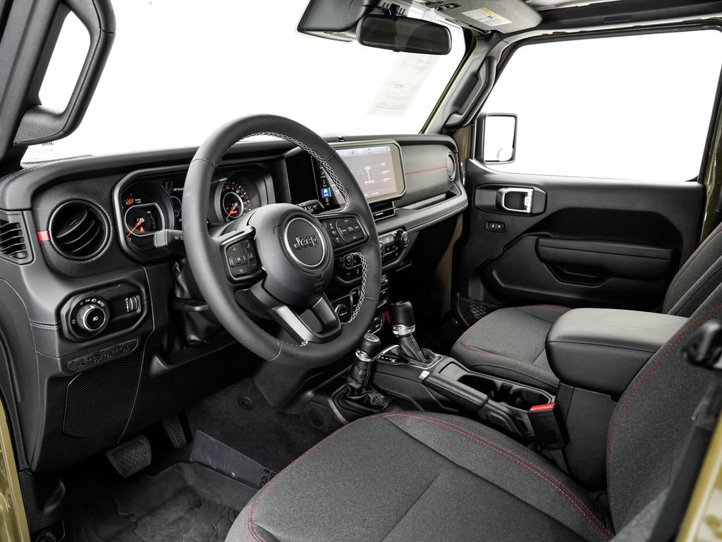 Used 2025 Jeep Wrangler Unlimited Rubicon w/ Convenience Group AWD/4WD image 5