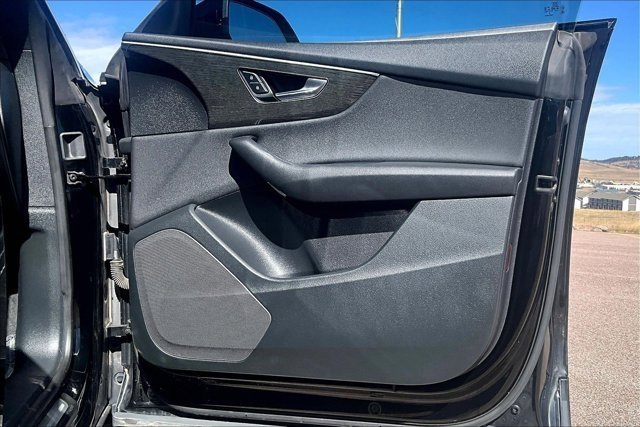 Used 2019 Audi Q8 Premium image 28