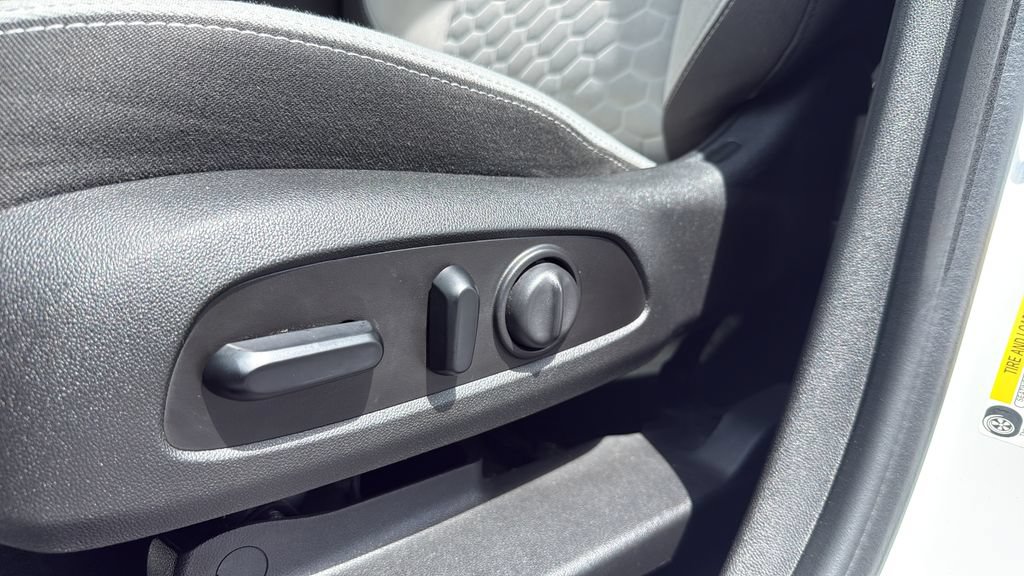 Used 2020 Chevrolet Equinox LT FWD image 16