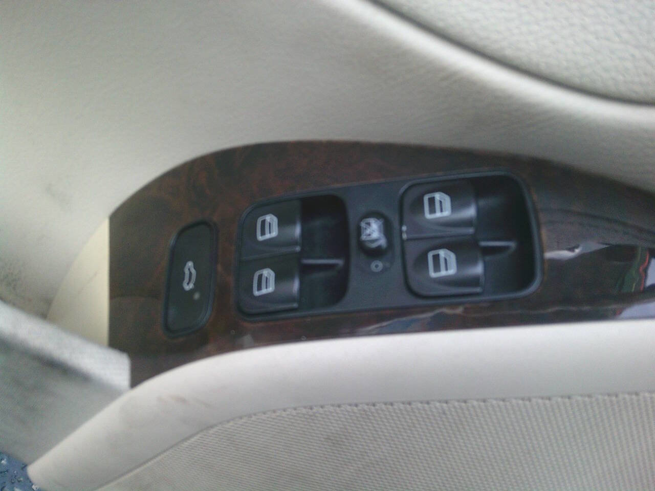 Used 2005 Mercedes-Benz C 240 4MATIC Sedan image 9