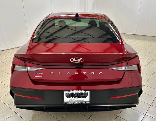 Used 2024 Hyundai Elantra SE FWD image 4