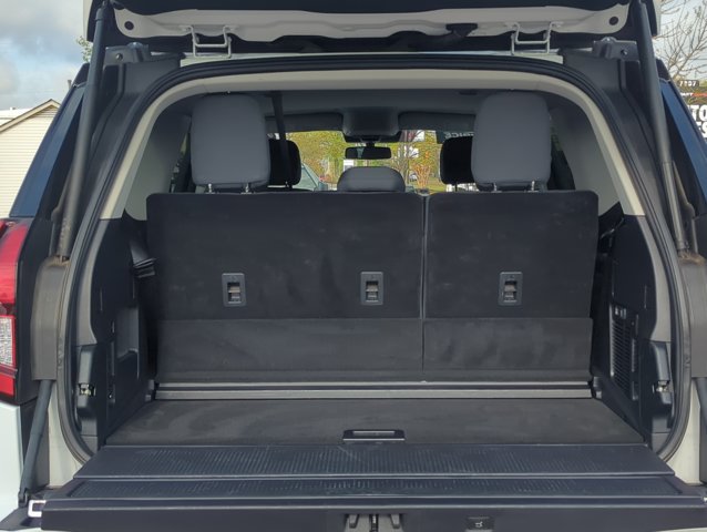 Used 2025 Ford Expedition Active RWD image 8