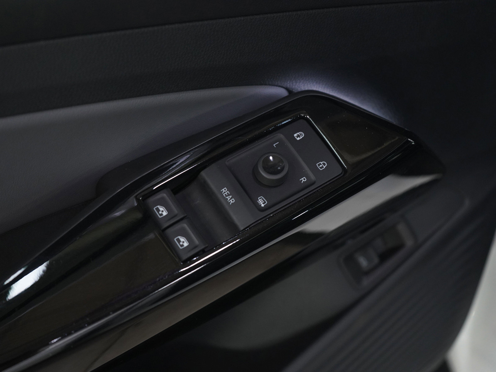 Used 2023 Volkswagen ID.4 Pro S image 19