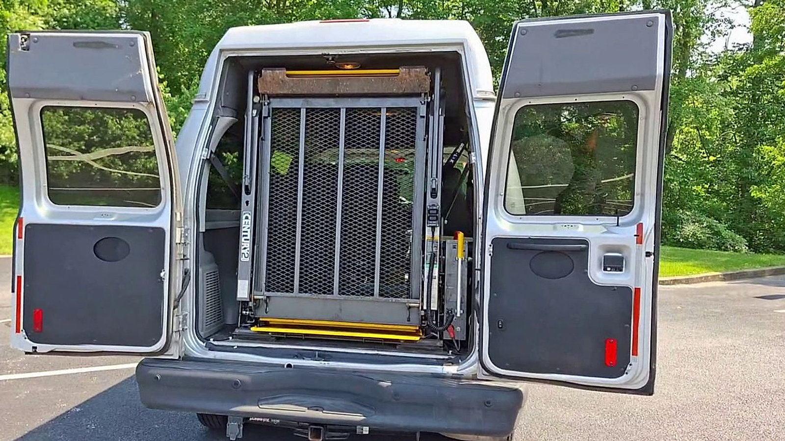Used 2011 Ford E-350 and Econoline 350 XL w/ PWR Windows & Locks Group RWD image 10