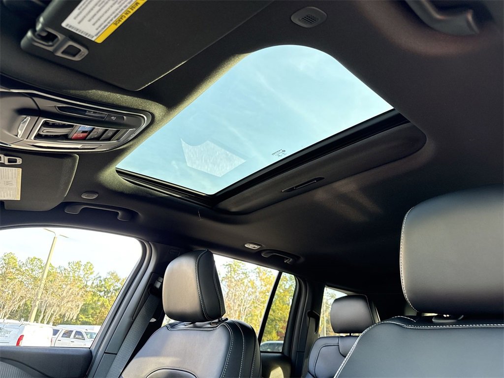 New 2025 Jeep Grand Cherokee Altitude w/ Trailer Tow Package image 16