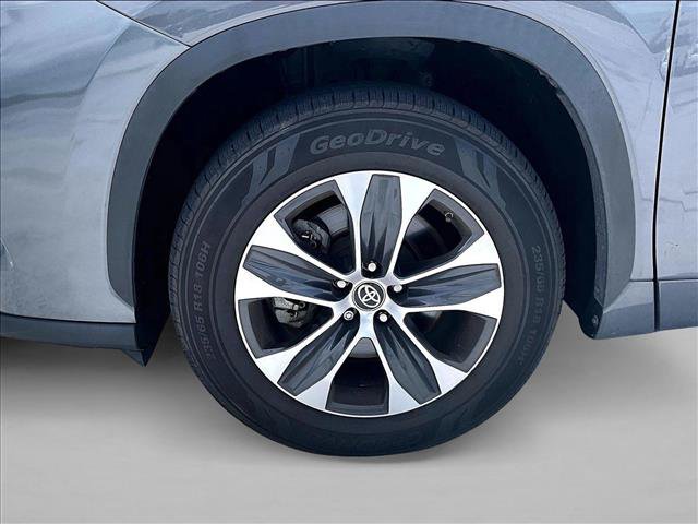 Used 2021 Toyota Highlander XLE FWD image 10