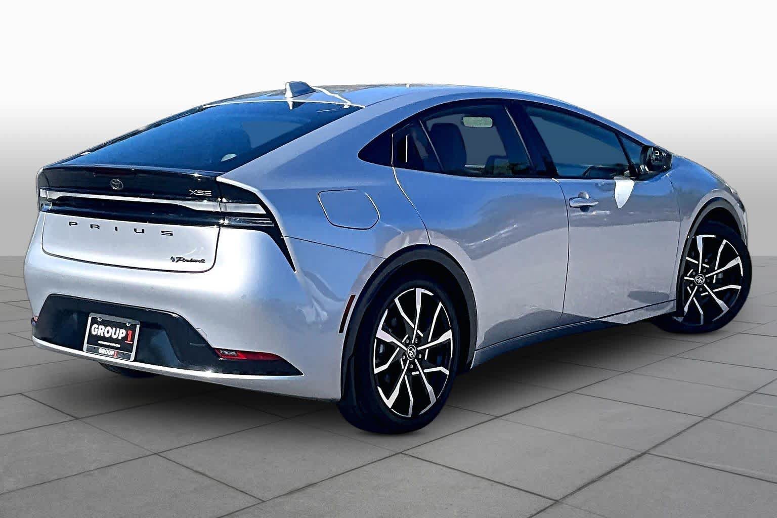 Used 2024 Toyota Prius Prime FWD image 12