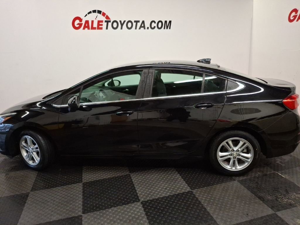 Used 2017 Chevrolet Cruze LT image 9