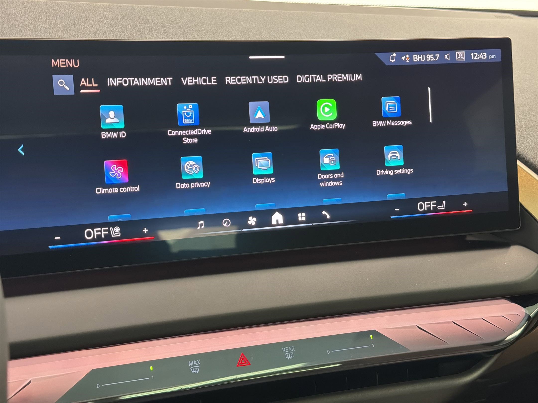 Certified 2025 BMW X3 xDrive30i w/ Premium Package image 19