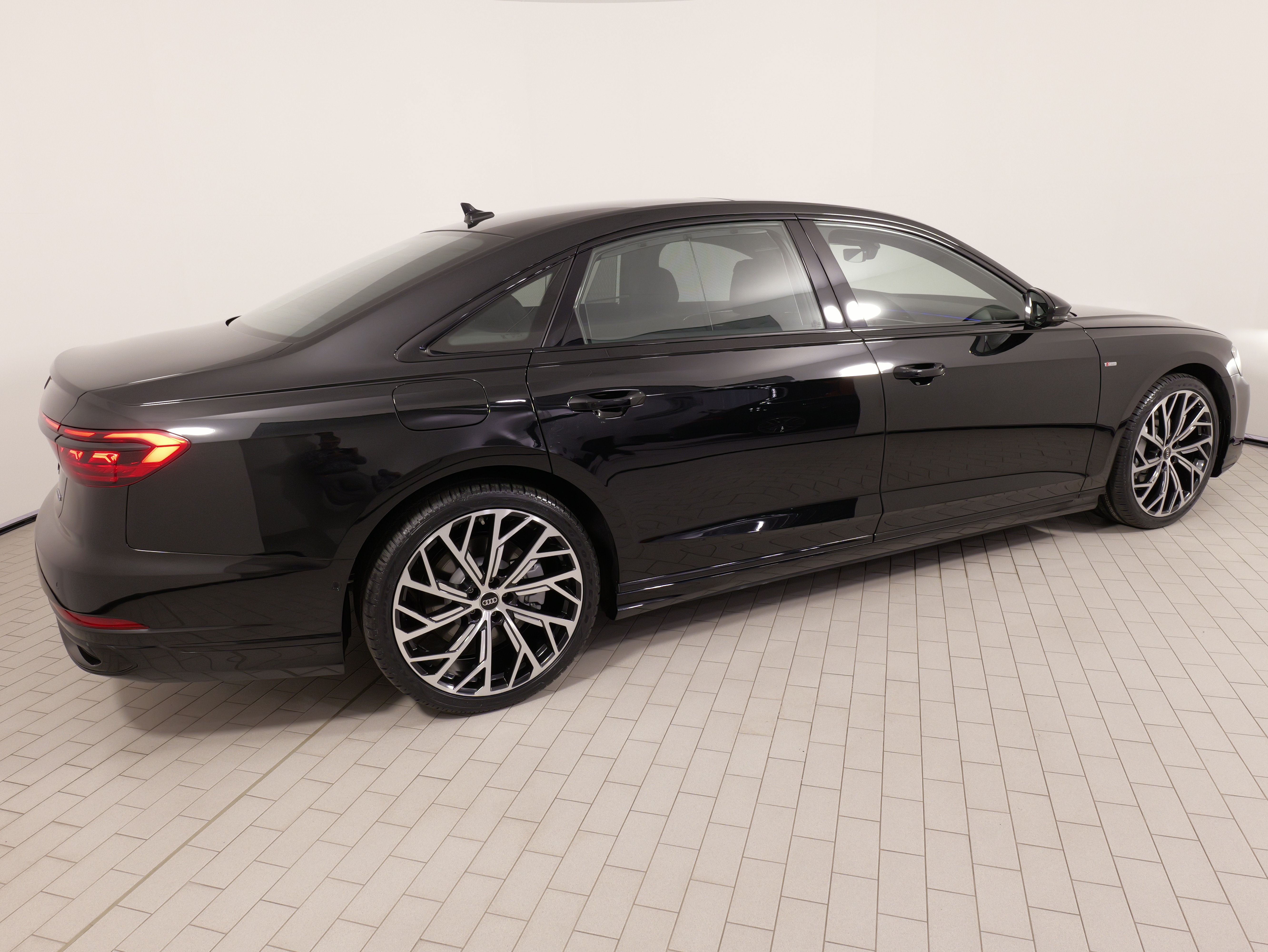 Used 2022 Audi A8 L 3.0T w/ Executive Package AWD/4WD image 11