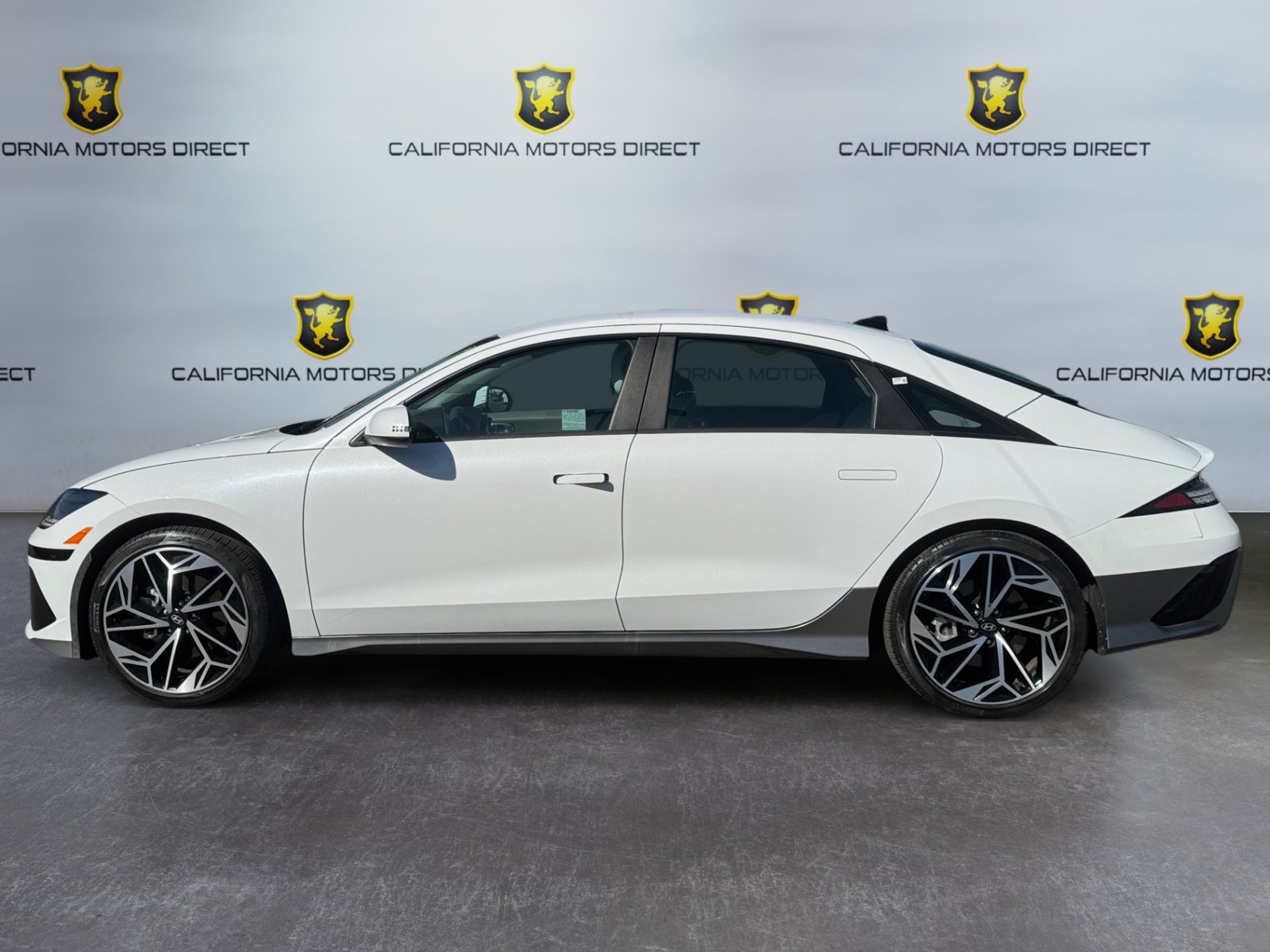 Used 2023 Hyundai Ioniq 6 SEL RWD image 2