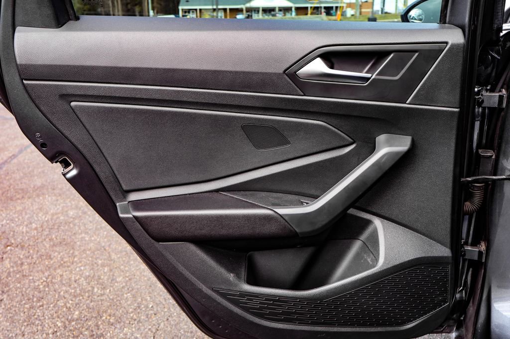 Used 2023 Volkswagen Jetta SE w/ Panoramic Sunroof Package image 37