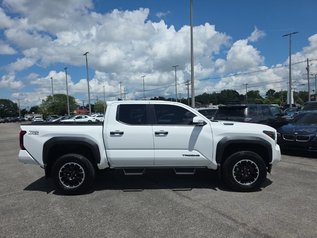 Certified 2025 Toyota Tacoma TRD Off-Road AWD/4WD image 3