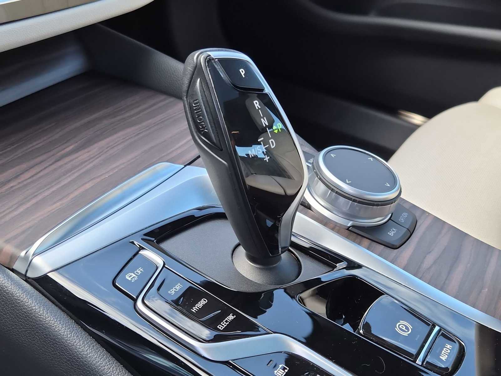 Used 2021 BMW 530e 530e w/ Premium Package image 25