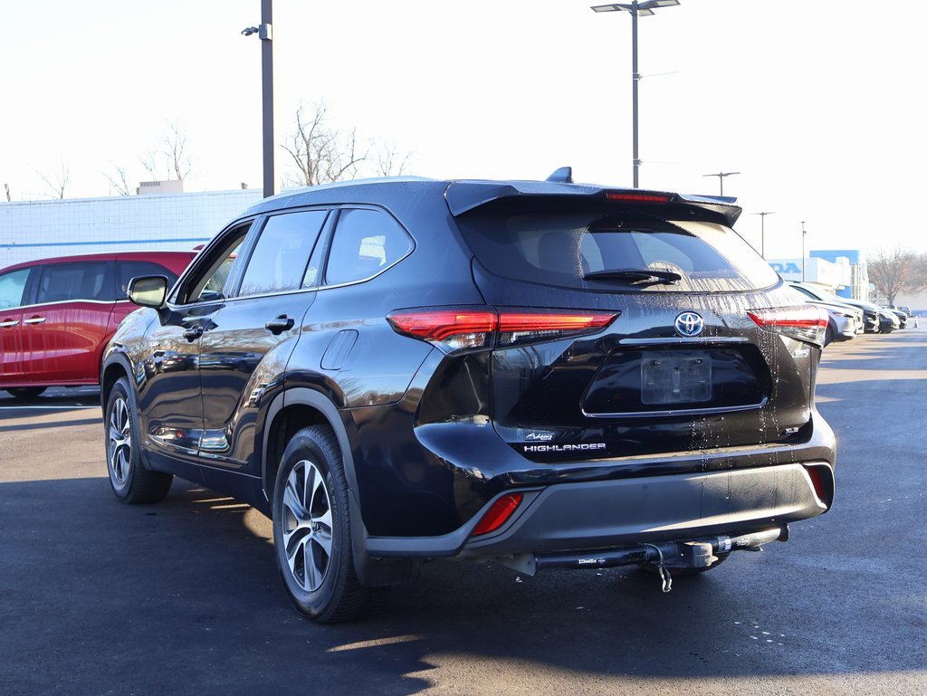 Used 2020 Toyota Highlander XLE image 3