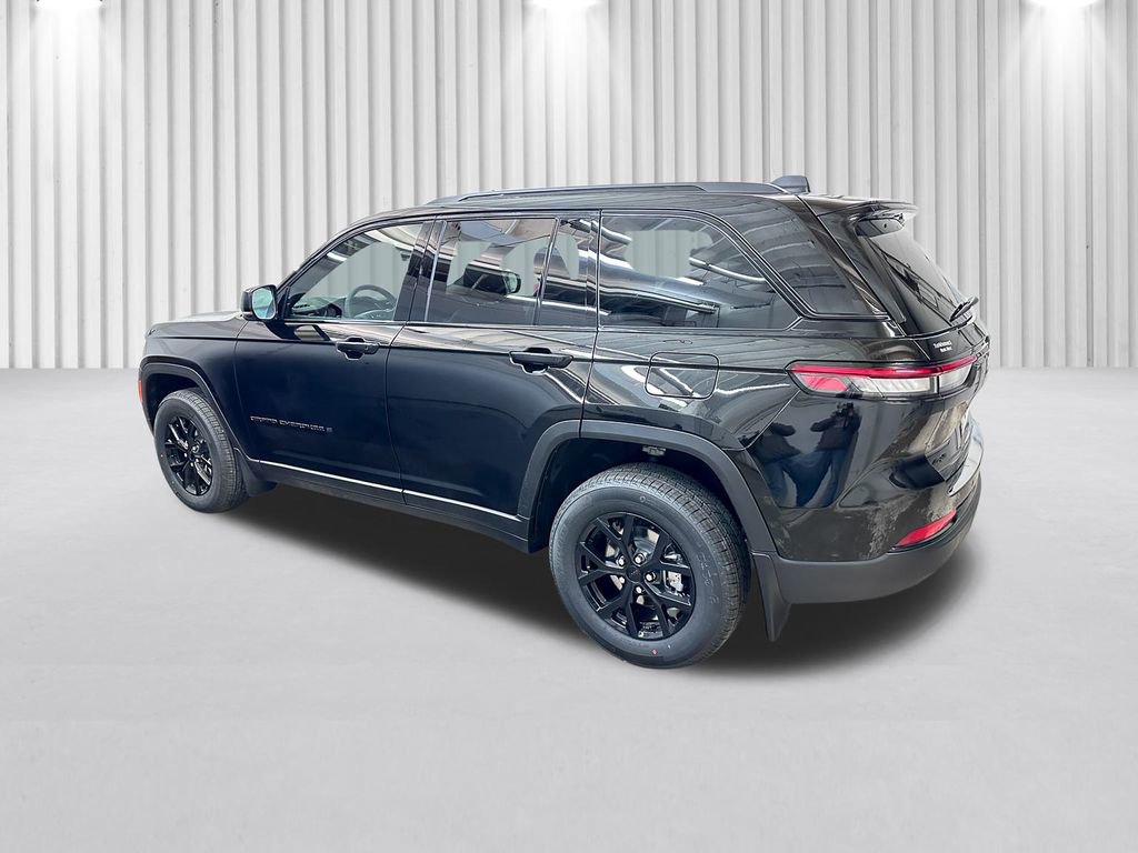 New 2025 Jeep Grand Cherokee Laredo image 7