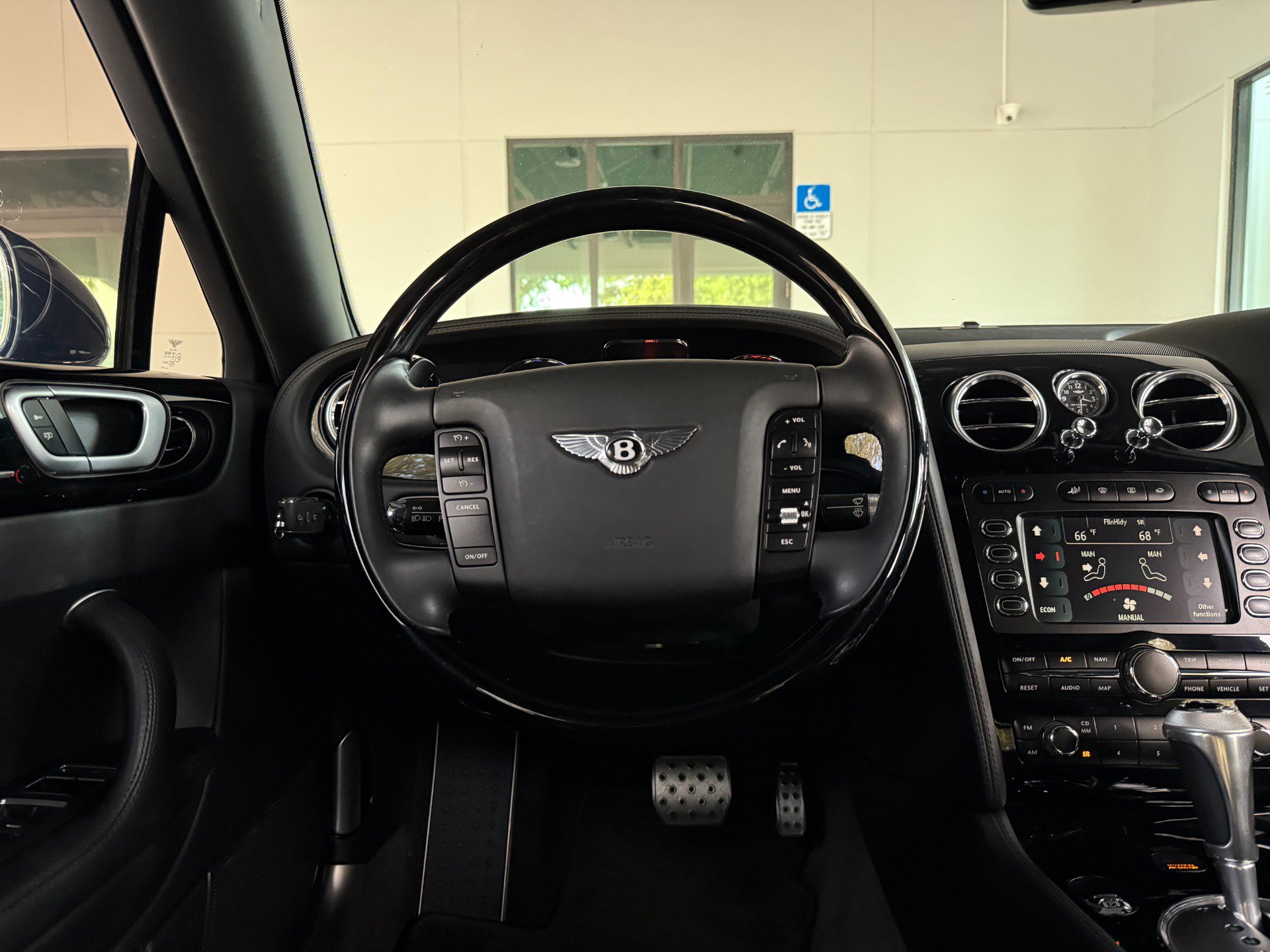 Used 2009 Bentley Flying Spur Flying Spur Speed image 40