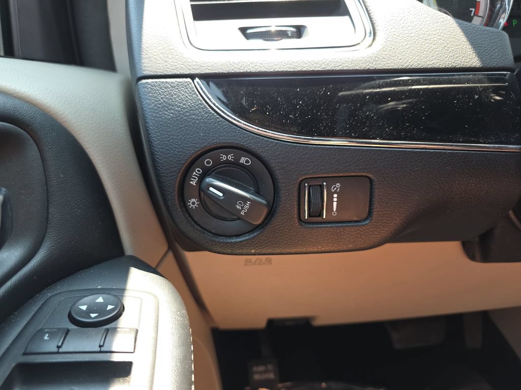 Used 2019 Dodge Grand Caravan SXT FWD image 34