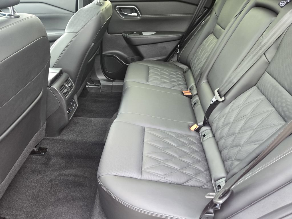 Used 2026 Nissan Rogue Platinum w/ Tech Package AWD/4WD image 10