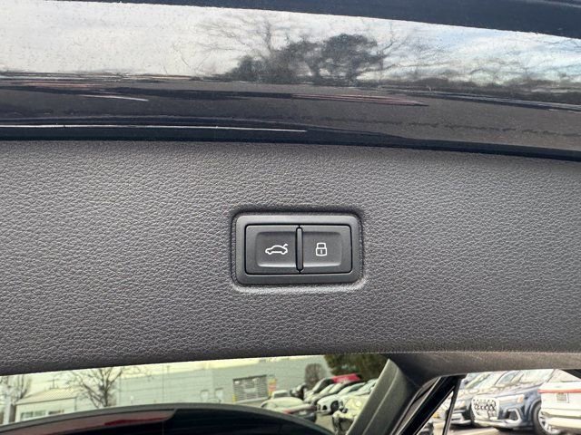Certified 2025 Audi Q7 3.0T Premium Plus image 35