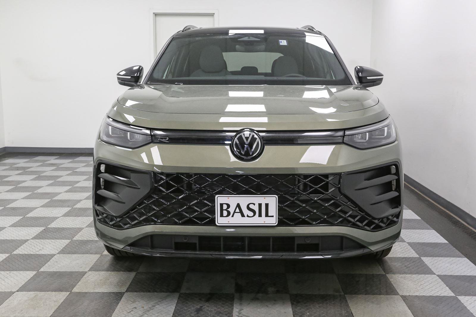 New 2026 Volkswagen Tiguan SE R-Line image 3