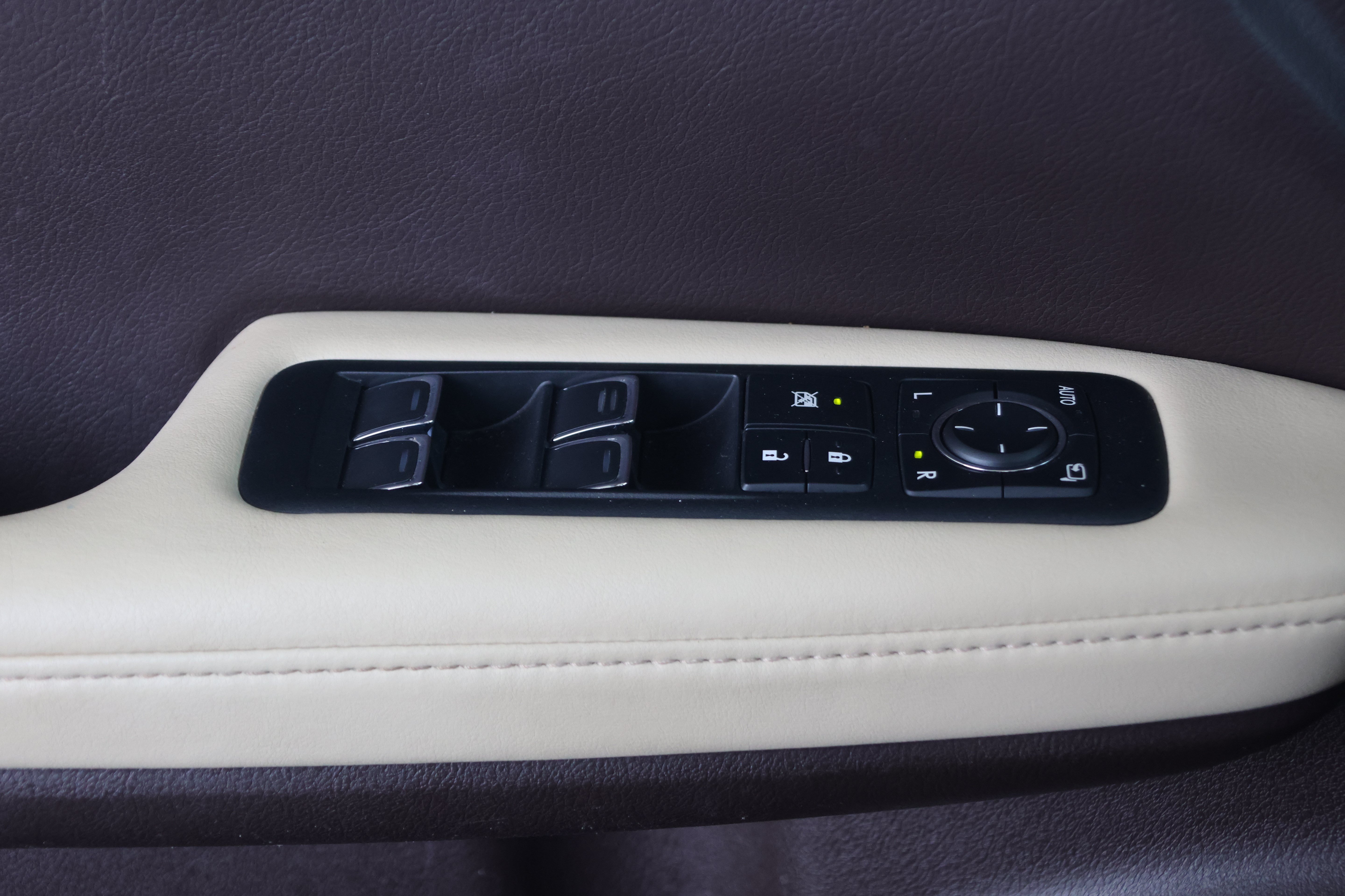 Used 2019 Lexus RX 450h AWD w/ Luxury Package image 14