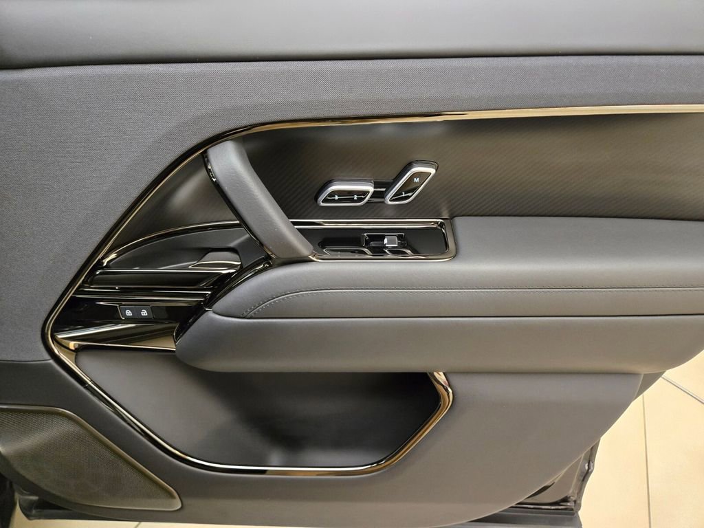 Used 2024 Land Rover Range Rover Sport image 28